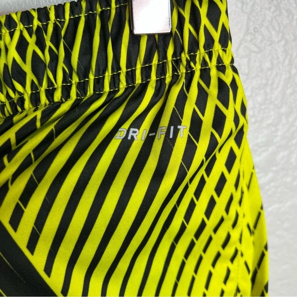 Boys Nike Dri Fit Shorts - Picture 6 of 9